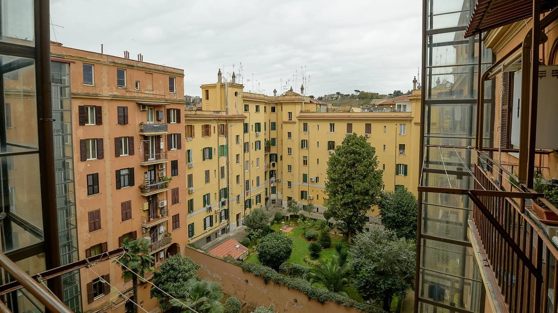 Candia Cento Apartment Vatican Museums Rom
